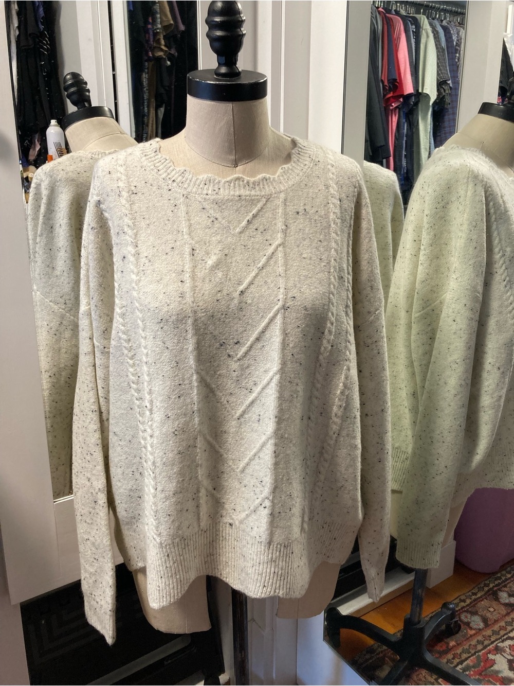 NWT Belle by Belldini Women’s Cream Speckled Sweater wScalloped Hem, Size Large